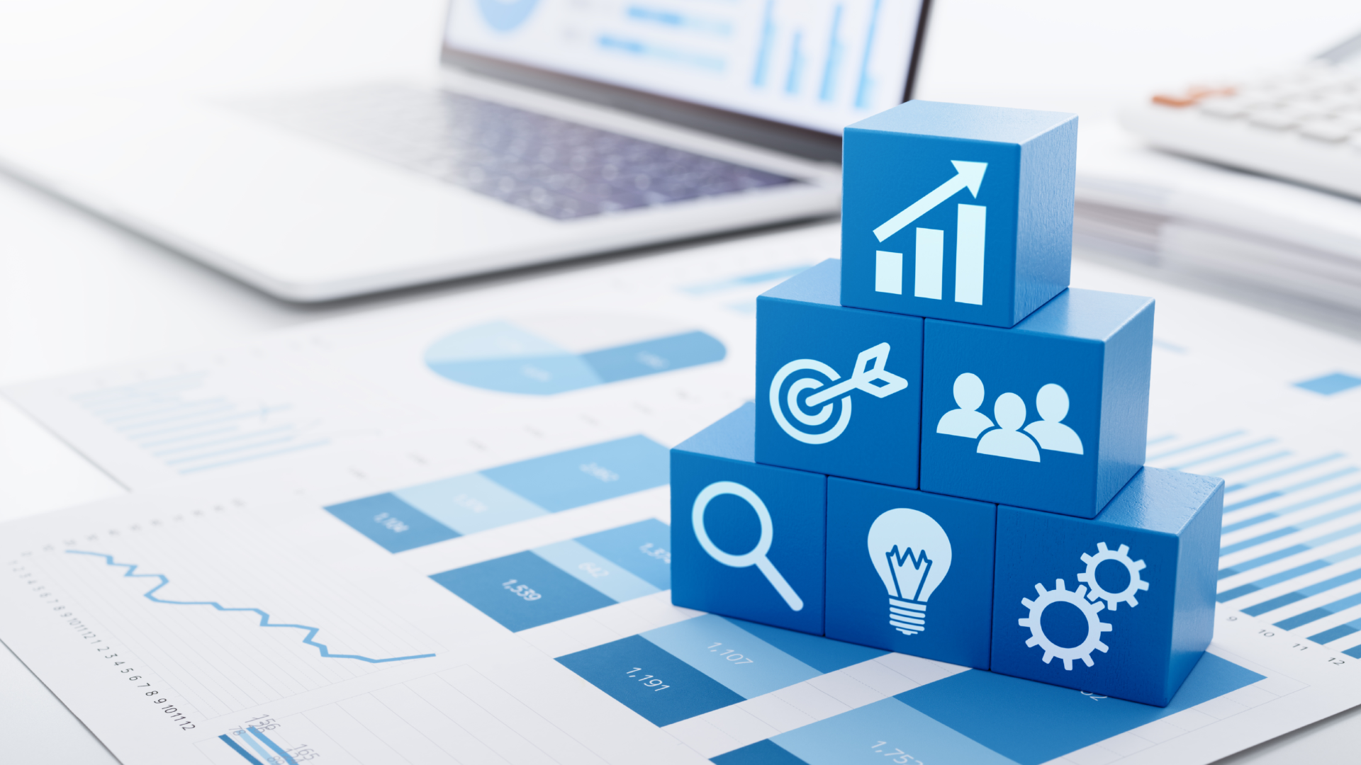 Workflow-based lifecycle management with reminder function and escalation levels for timely archiving and deletion